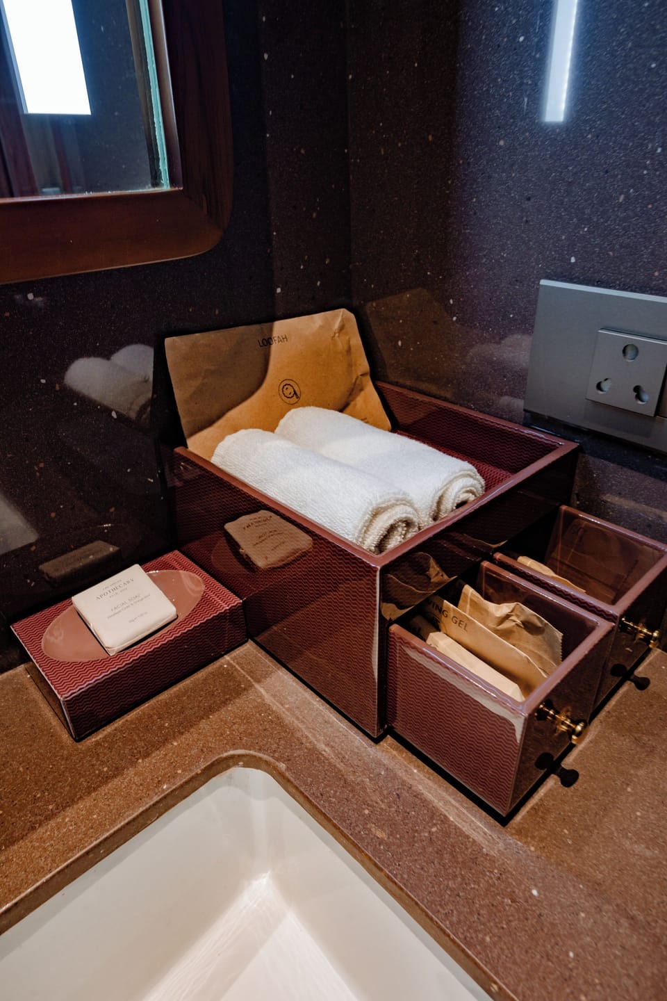 Executive Double Room, Non Smoking | Bathroom | Shower, hair dryer, slippers, towels