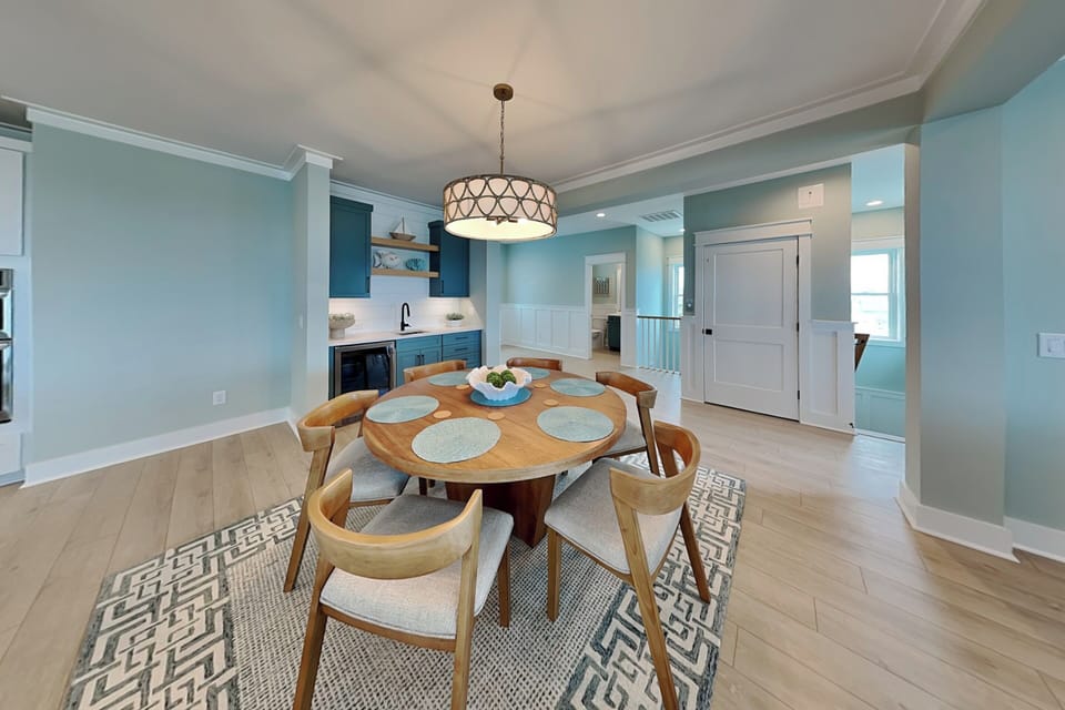Dining Area - Seating for 6