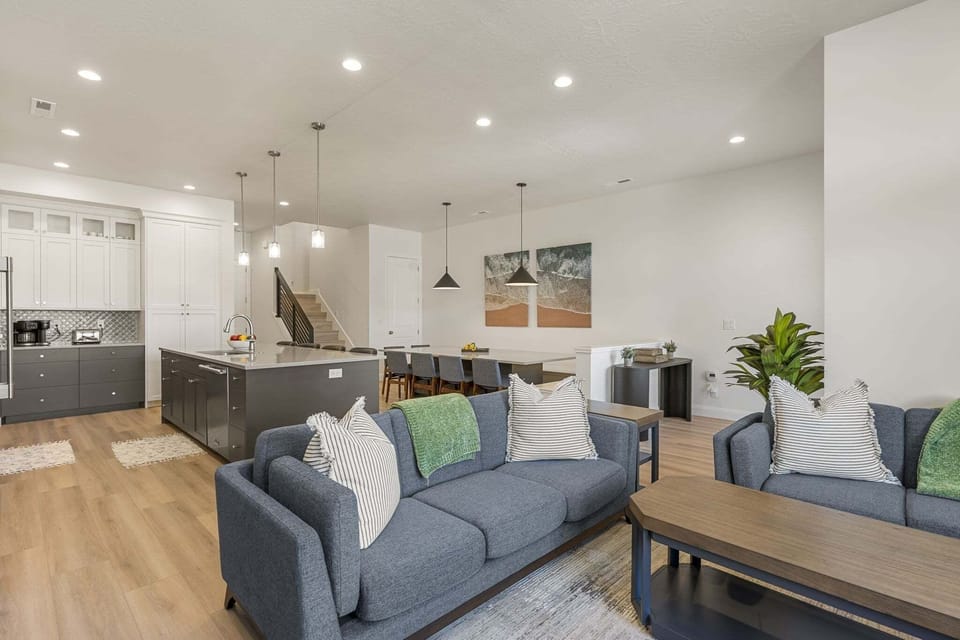Townhome, 6 Bedrooms | Living area | Smart TV, streaming services