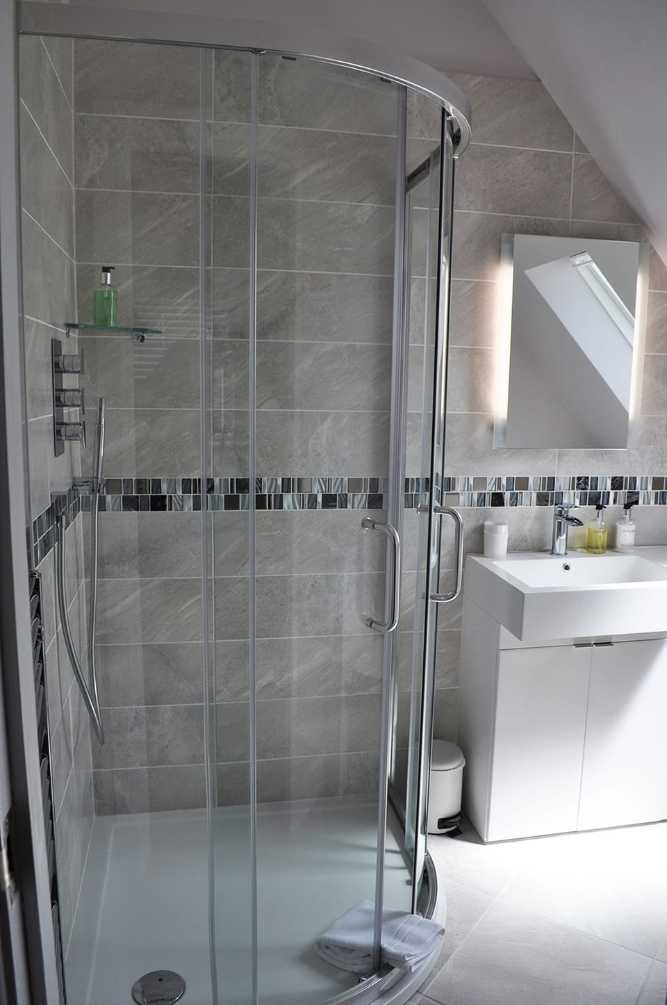 Deluxe Room, 1 King Bed (Back) | Individually decorated, individually furnished, desk, laptop workspace