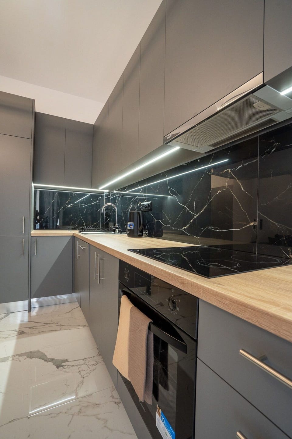 Signature Condo, 3 Bedrooms, Non Smoking, Kitchen | Private kitchen | Coffee/tea maker, fridge, oven, stovetop