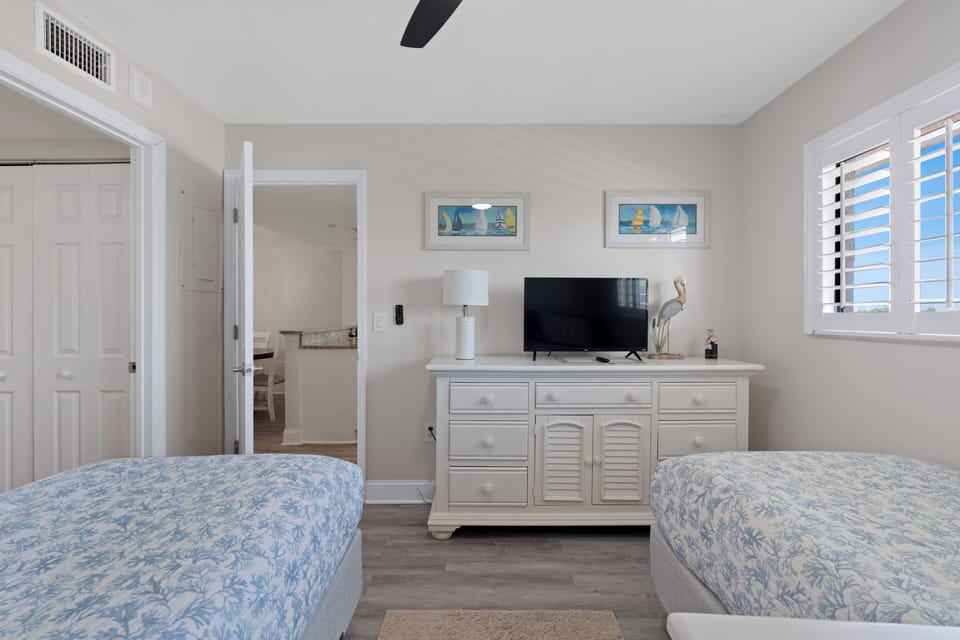 Tv and ensuite bathroom