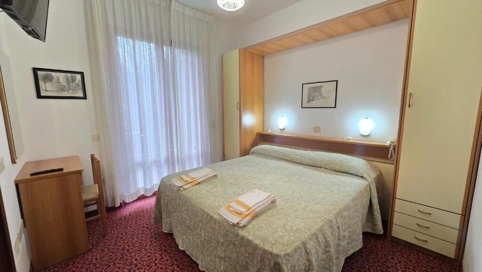 Double Room, Mountain View | WiFi (free)