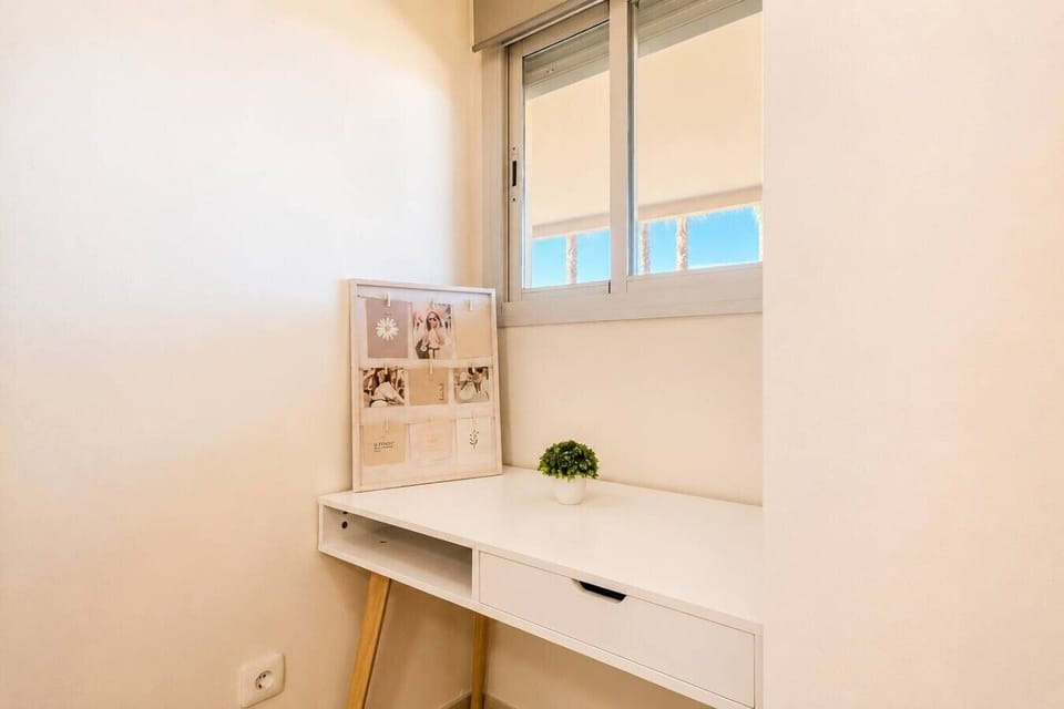 Bedroom 3 - desk