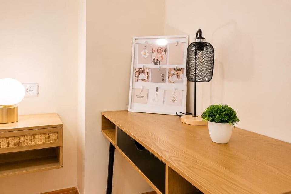 Bedroom 2 - Desk