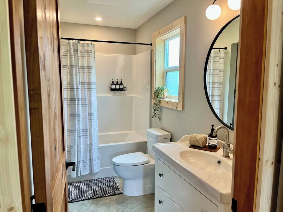Spa style bathroom with luxury towels, hair dryer and all amenities