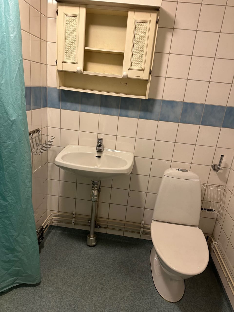 Shower, towels