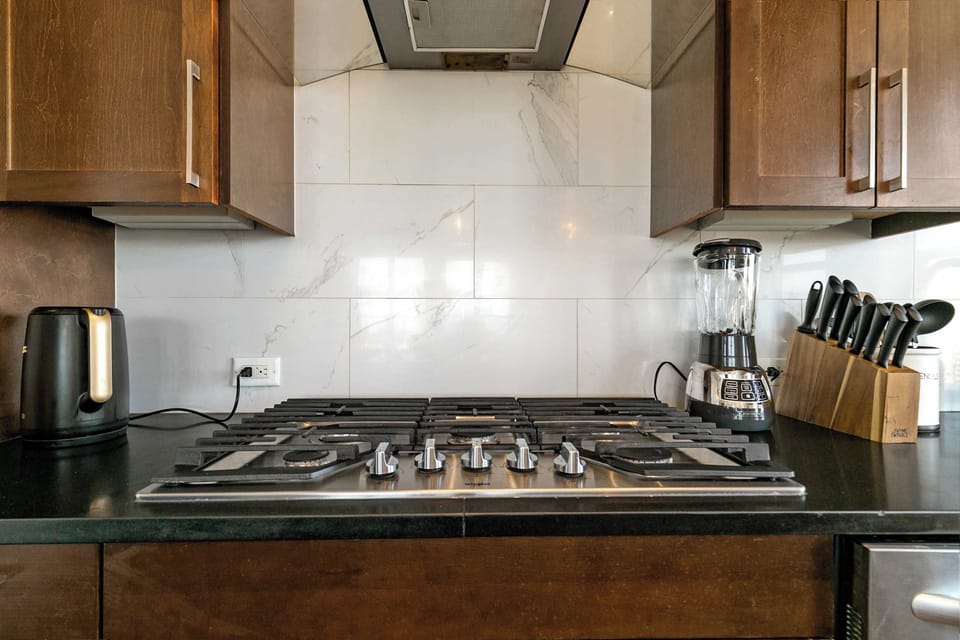 Professional gas cooktop for home chefs