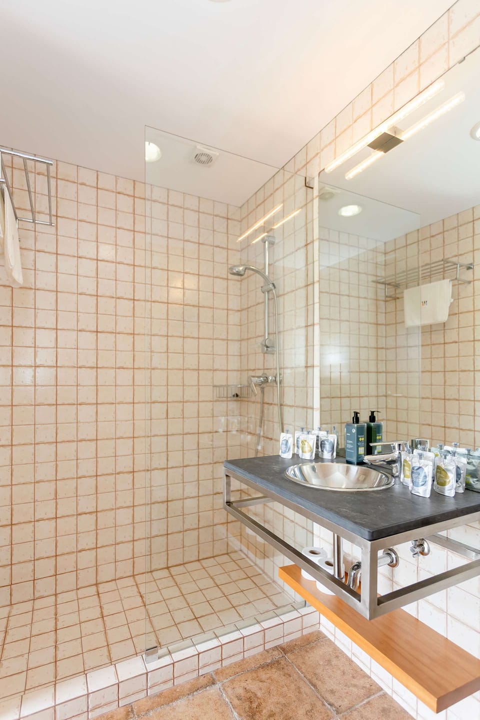 Liiiving in Gaia - Sunny Pool House Apartment in Vila Nova de Gaia