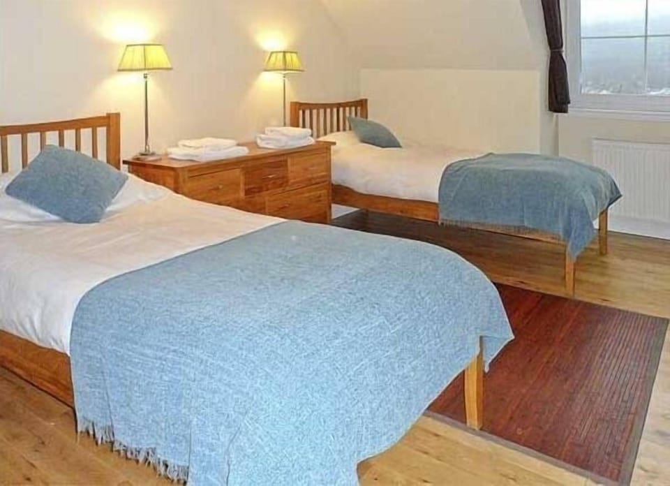 Blackout drapes, free WiFi, bed sheets