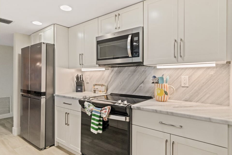 Everything you need to feel right at home, whether you’re whipping up breakfast before the beach or dinner after a full day of exploring.