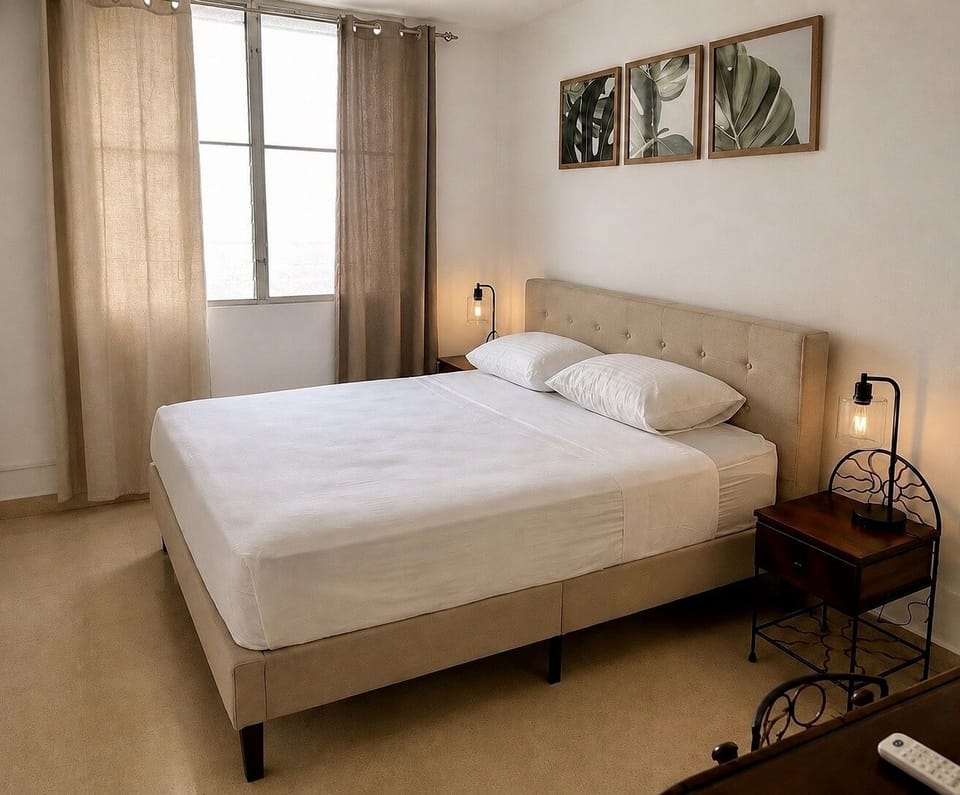 Room, 1 King Bed | In-room safe, WiFi (free)