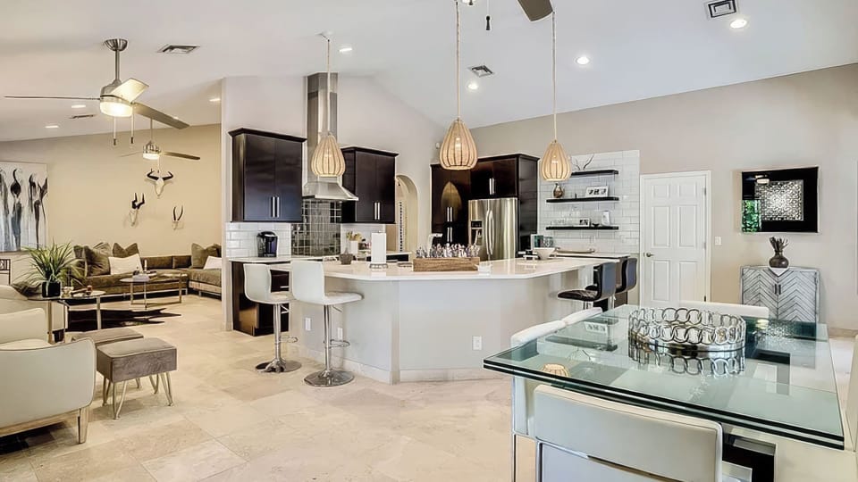 House (5 Bedrooms) | Interior