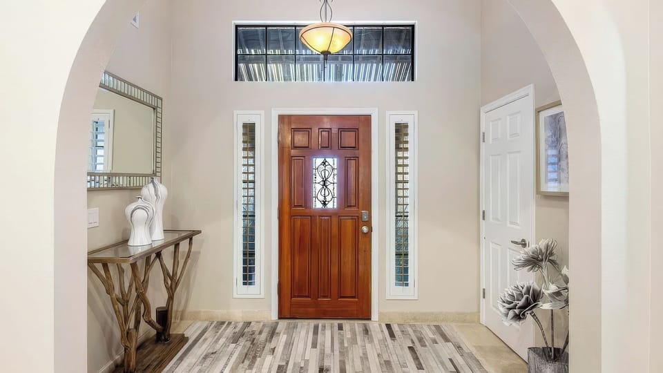 House (5 Bedrooms) | Interior