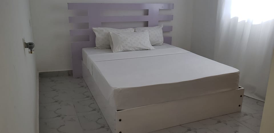 Iron/ironing board, WiFi (free)