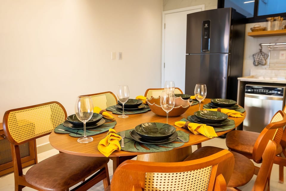 Basic Apartment | Dining