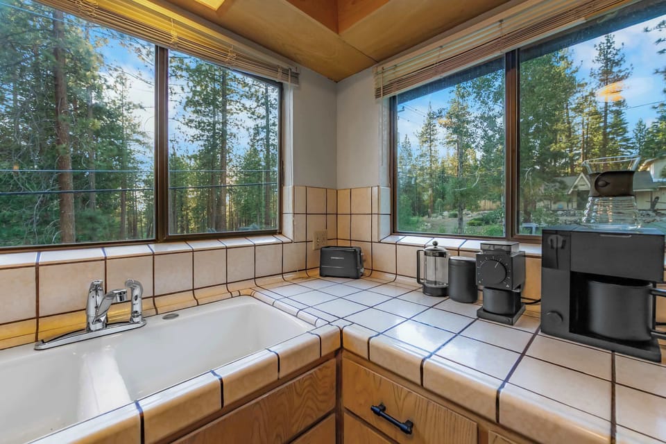 House, Multiple Beds, Mountain View (Granite Heights) | Private kitchen
