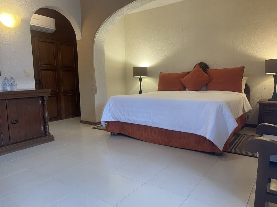 Basic Room | Blackout drapes, iron/ironing board, WiFi (free)