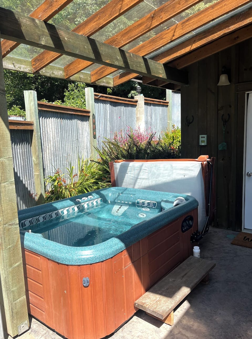 Outdoor spa tub