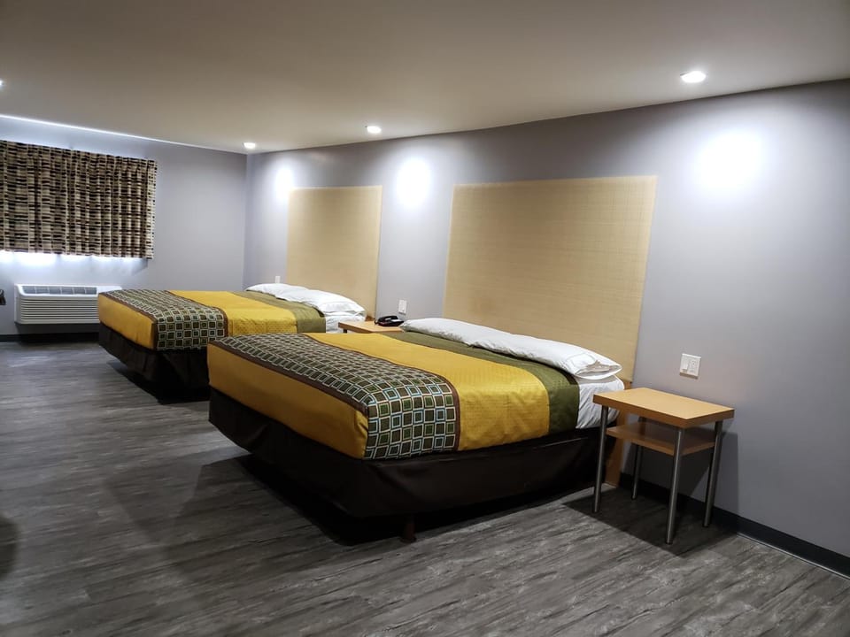 Deluxe Double Room, Multiple Beds | Free WiFi, bed sheets