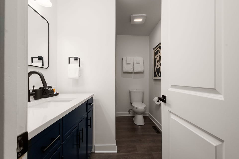 Echoes on Eddy - Walk To Stadium & Outdoor Deck! House in South Bend