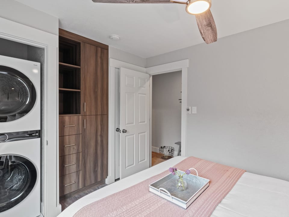 Bedroom Two / Queen Bed