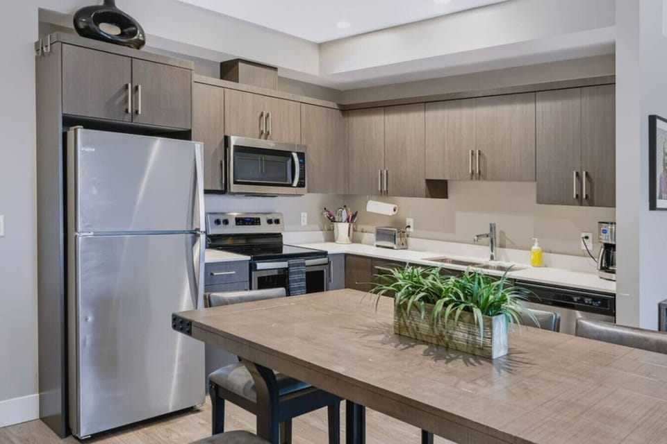 Prepare meals at home in the fully equipped kitchen