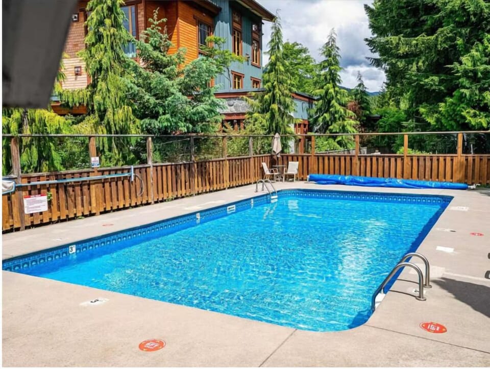 Complex heated pool