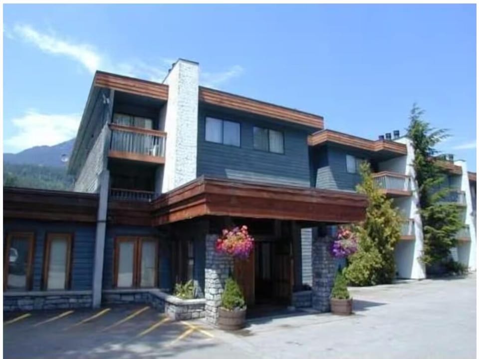 Property: Front exterior