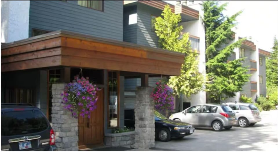 Property: Front exterior