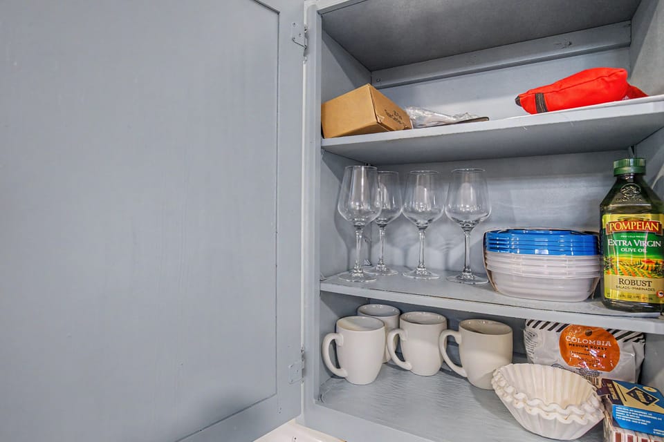 Kitchen Storage: Discover functional elegance with glassware and essentials for culinary adventures!