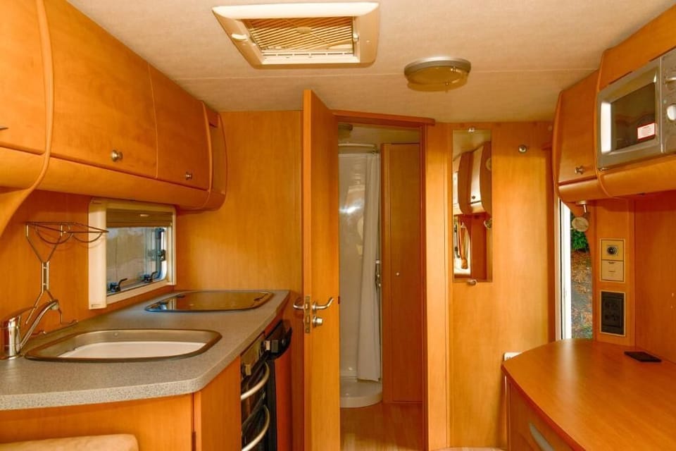 Superior Twin Room | Private kitchen | Mini-fridge, microwave