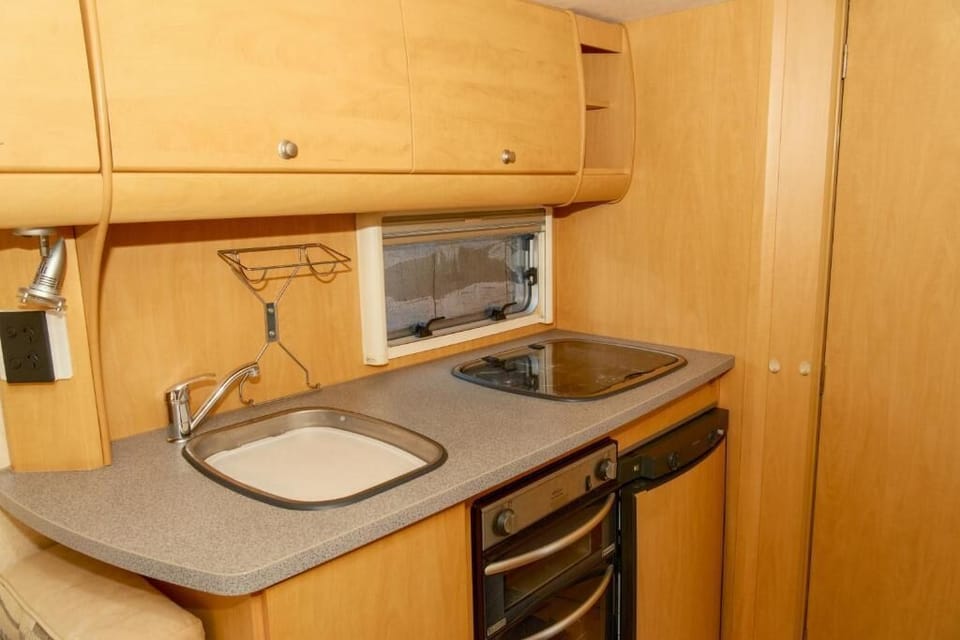 Superior Twin Room | Private kitchen | Mini-fridge, microwave