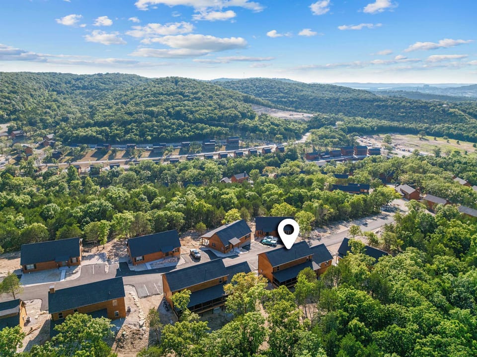 If you want to stay in the Ozarks, this is the neighborhood to do it in!