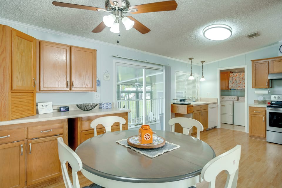 Kitchen & Dining Area