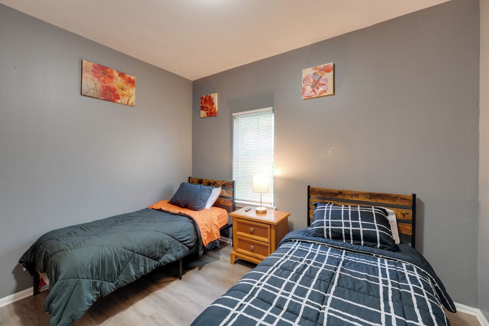 Bedroom 1 | 2 Twin Beds | 1st Floor