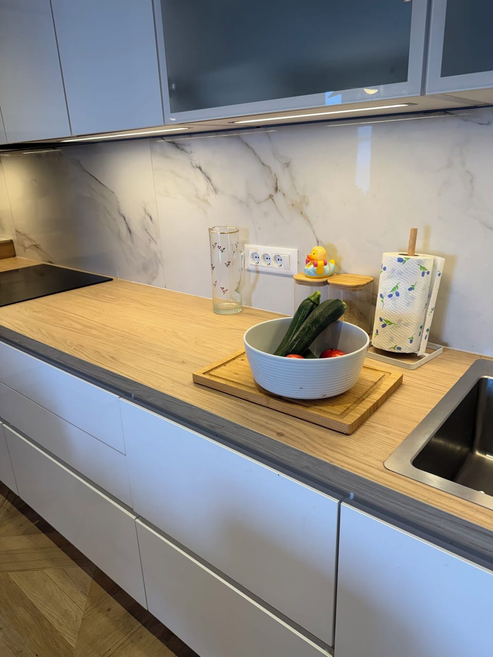 Deluxe Apartment, Non Smoking | Private kitchen | Coffee/tea maker, electric kettle, freezer