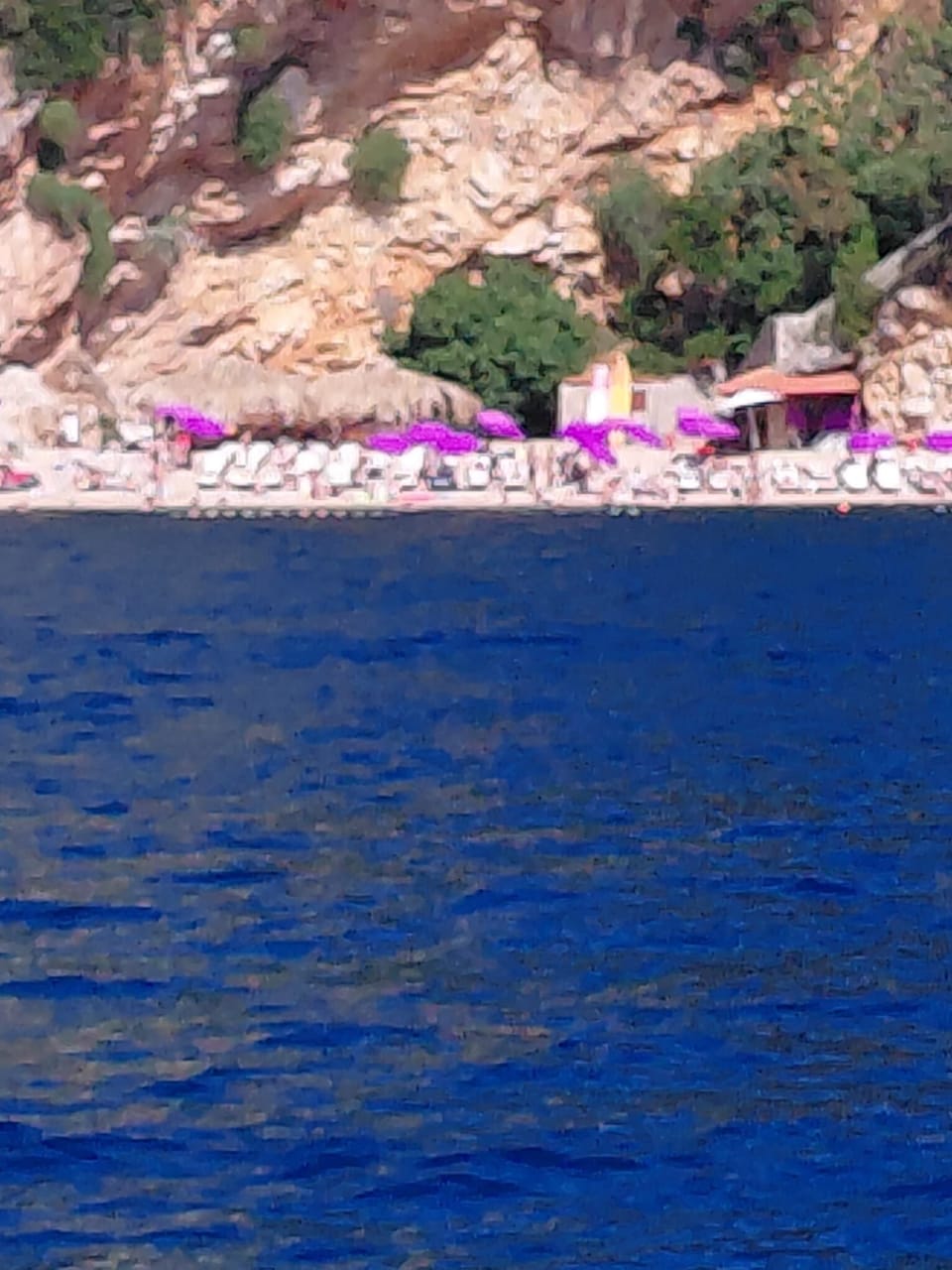 Beach nearby, white sand, beach bar