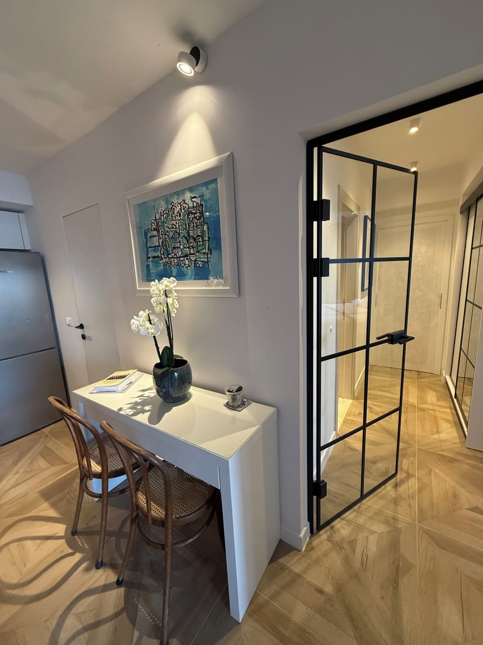 Deluxe Apartment, Non Smoking | Private kitchen | Coffee/tea maker, electric kettle, freezer