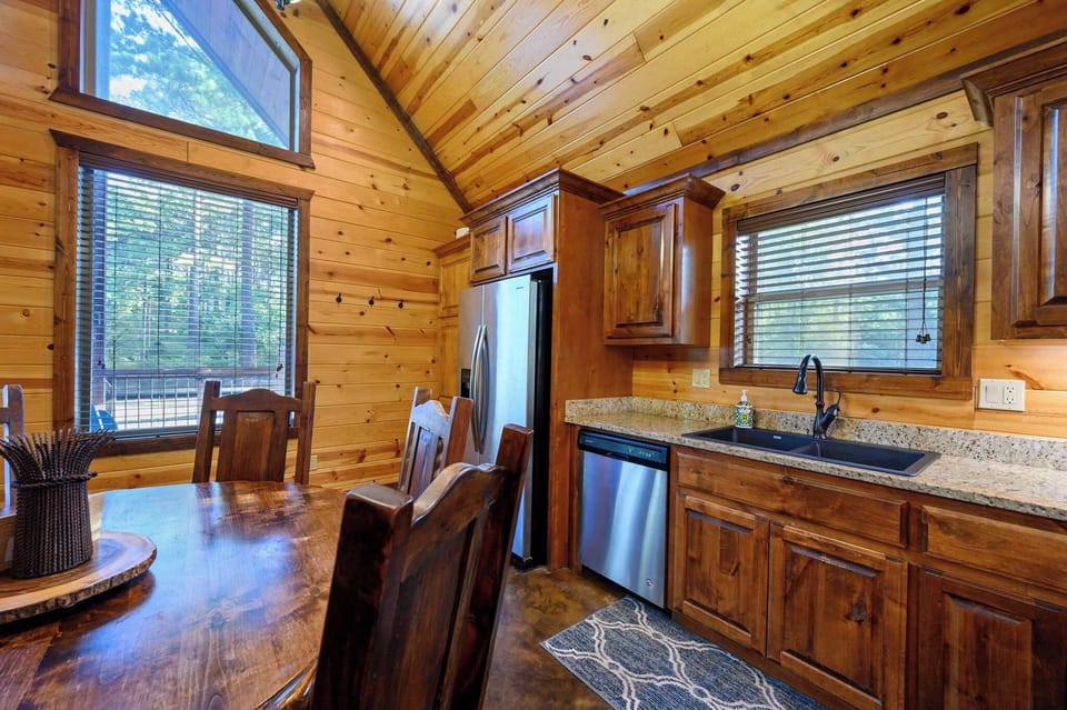 Cabin, Multiple Beds, Mountain View (Over Yonder Inn) | Private kitchen