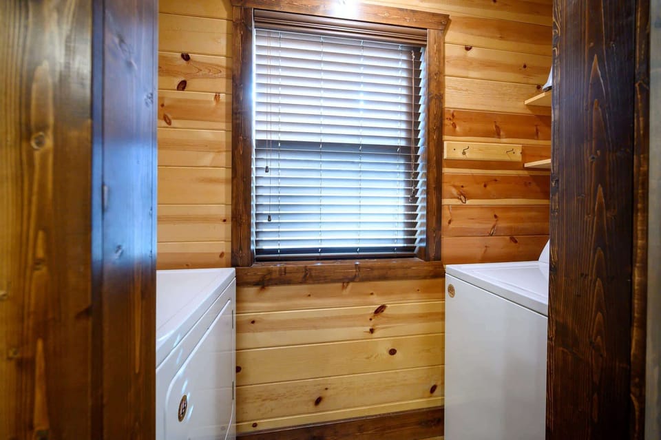 Cabin, Multiple Beds, Mountain View (Over Yonder Inn) | Laundry
