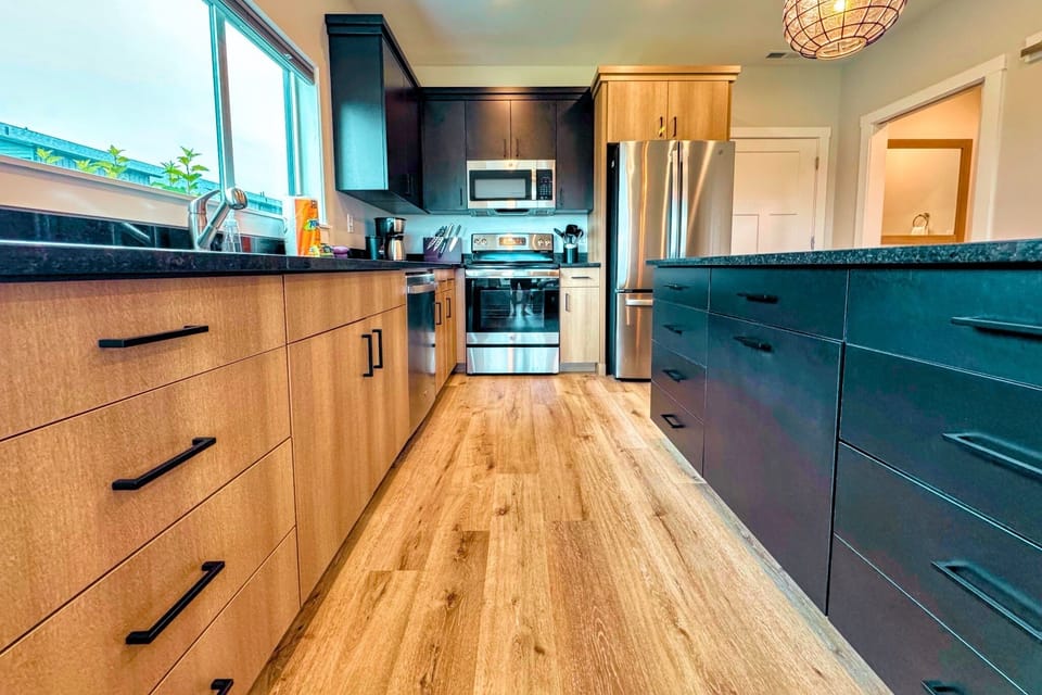 Fully equipped kitchen: full-size range, dishwasher, coffee maker, and plenty of prep space.