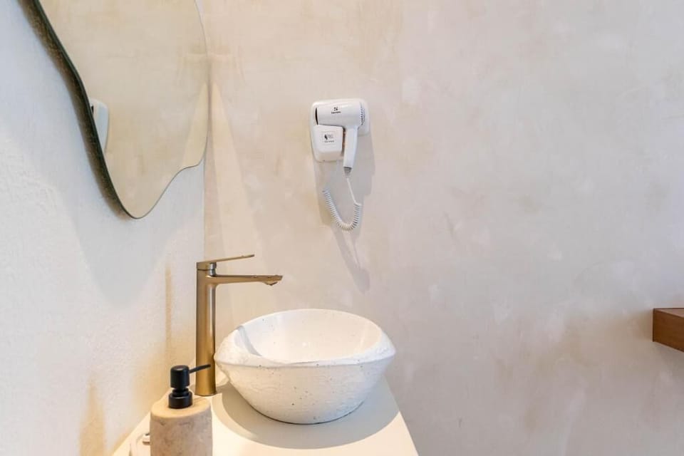 Deluxe Double Room | Bathroom | Hair dryer, bathrobes, towels, soap