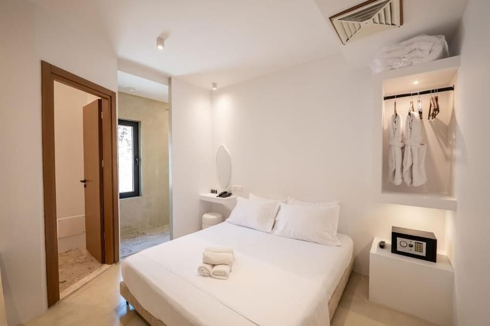 Double Room, Mountain View | WiFi (free), bed sheets