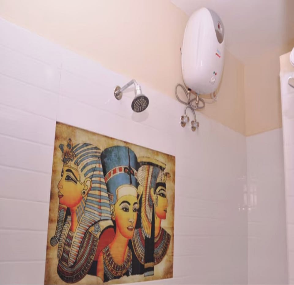Executive Double Room | Bathroom | Shower, towels, soap, shampoo