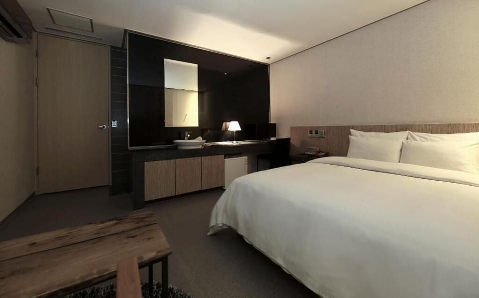 Double Room, Mountain View | Desk, WiFi (free)