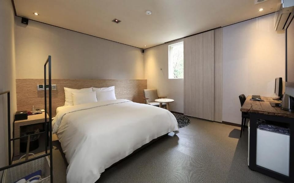 Double Room, Mountain View | Desk, WiFi (free)