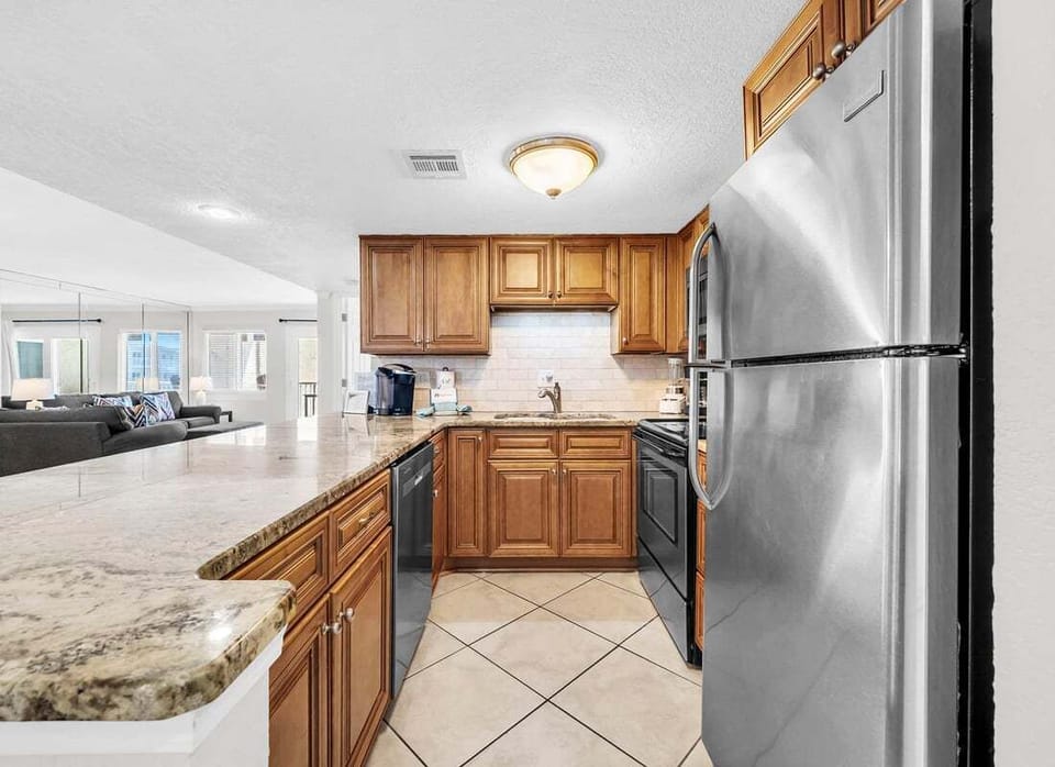 Fully Stocked, Nicely Updated Kitchen