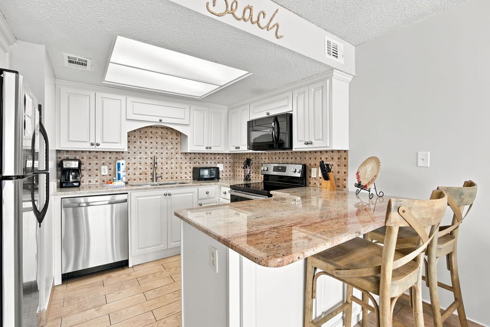 Lei Lani 202T - Fully equipped kitchen with everything needed for easy meals
