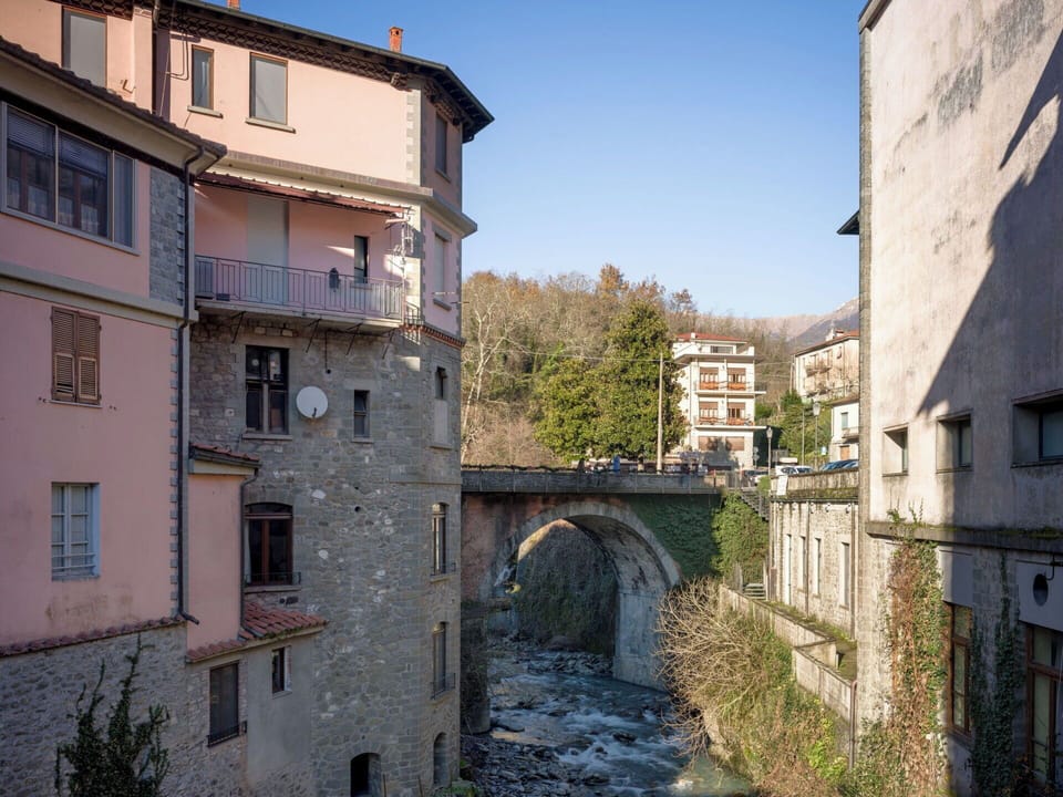 Bridge, Architecture, Neighbourhood, Town, Residential Area, Arch Bridge, Arch, Apartment, Human Settlement, Canal